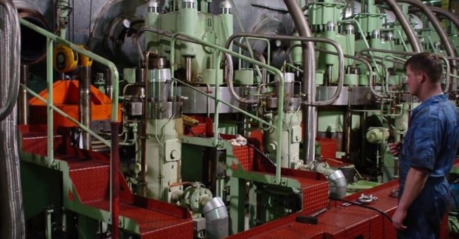 426641_539125129444977_1516679832_n-copy